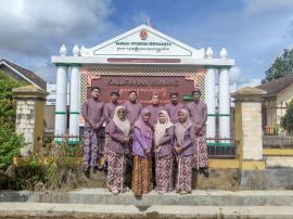 Kamis Legi, Pamong Kenakan Busana Gagrak Yogyakarta, Adeging Ngayogyokarto